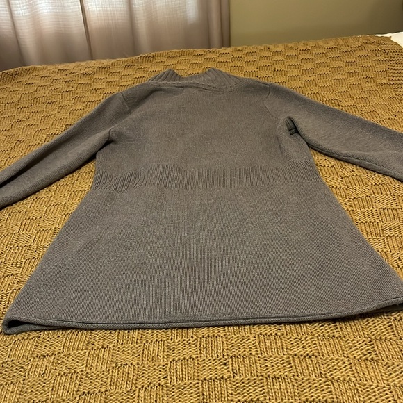 Beautiful Athleta Cold weather sweater - Picture 8 of 8